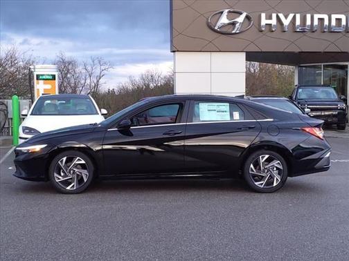 2025 Hyundai ELANTRA Limited