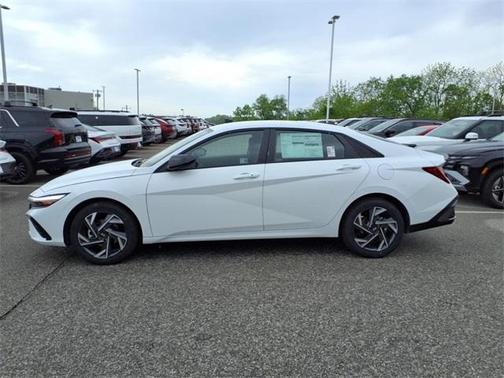 2025 Hyundai ELANTRA SEL Sport