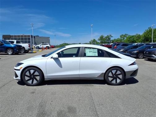 2025 Hyundai IONIQ 6 SE Standard Range