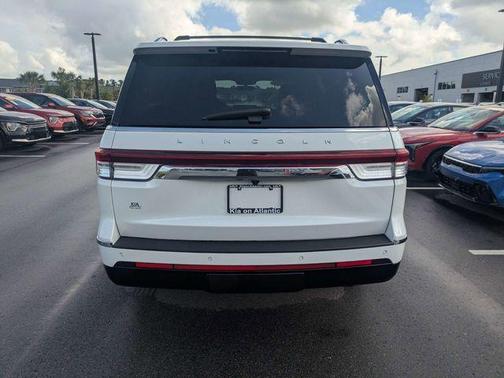 White Metallic 2023 Lincoln Navigator Reserve