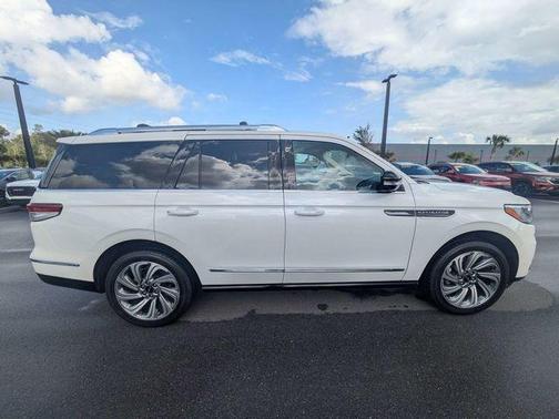 White Metallic 2023 Lincoln Navigator Reserve