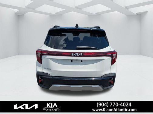 Clear White / Black Roof 2026 Kia Seltos S
