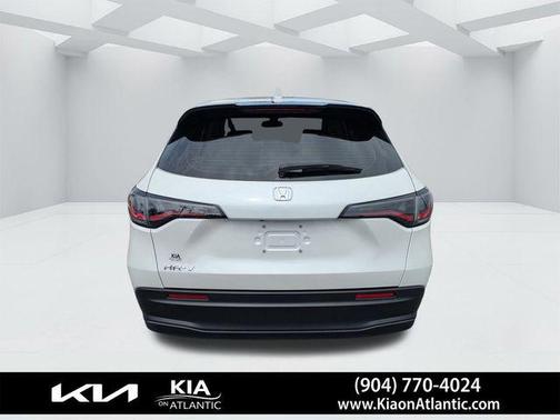 White 2024 Honda HR-V LX