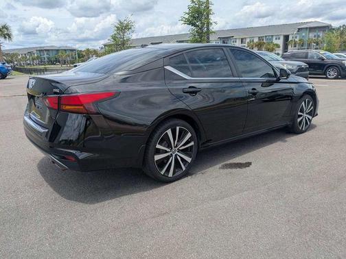 Black 2021 Nissan Altima 2.5 SR