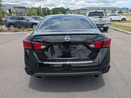 Black 2021 Nissan Altima 2.5 SR