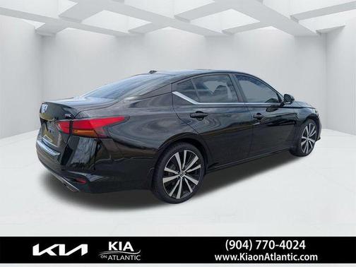 Black 2021 Nissan Altima 2.5 SR