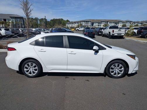 Ice 2025 Toyota Corolla LE