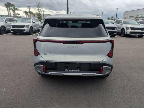 Ivory Silver 2027 Kia Seltos S
