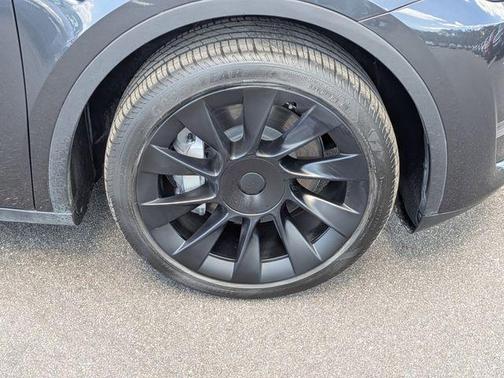 Gray 2024 Tesla Model Y Long Range