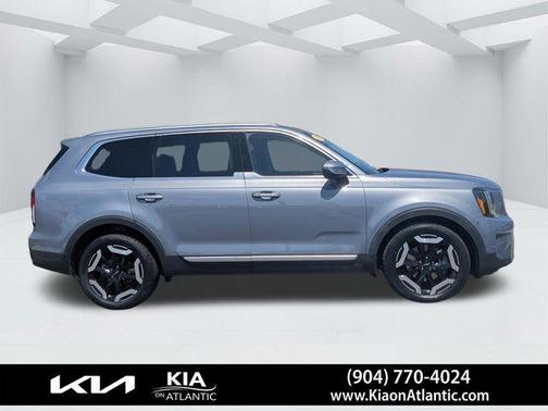 Everlasting Silver 2023 Kia Telluride S