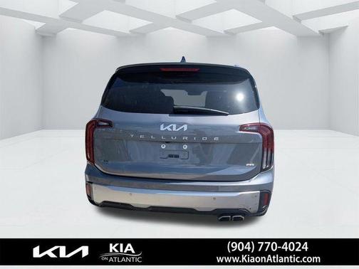 Everlasting Silver 2023 Kia Telluride S