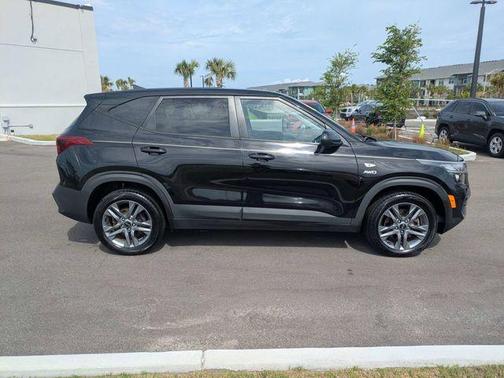 Cherry Black 2021 Kia Seltos LX