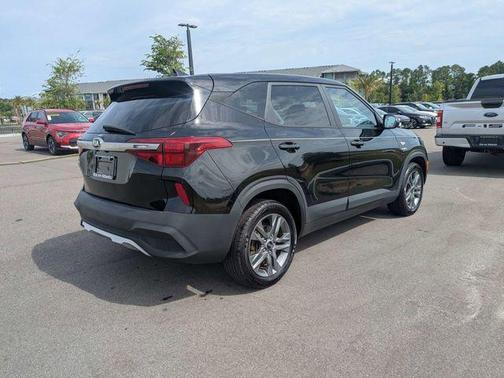 Cherry Black 2021 Kia Seltos LX