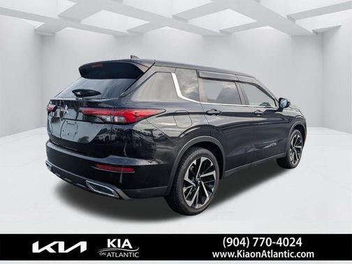 Black Diamond 2022 Mitsubishi Outlander ES