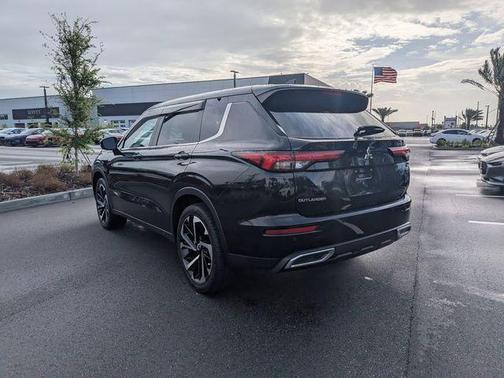 Black Diamond 2022 Mitsubishi Outlander ES