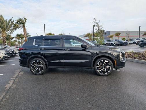 Black Diamond 2022 Mitsubishi Outlander ES