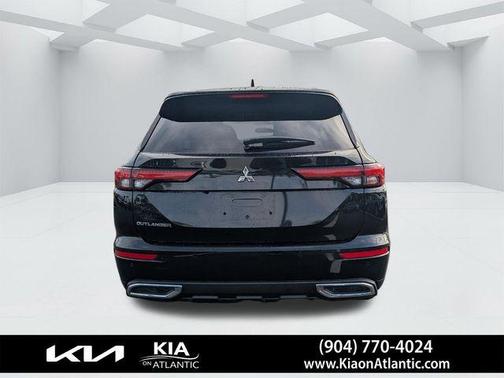 Black Diamond 2022 Mitsubishi Outlander ES