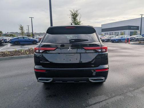 Black Diamond 2022 Mitsubishi Outlander ES