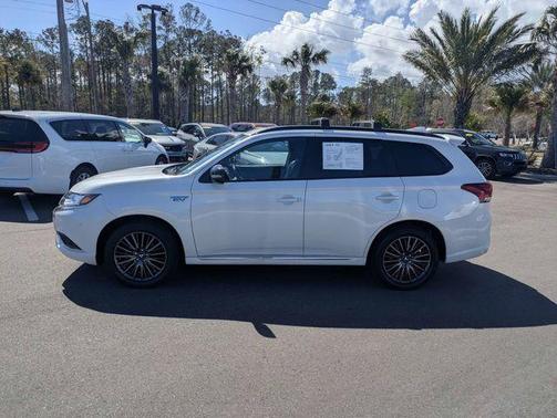 White 2022 Mitsubishi Outlander PHEV GT