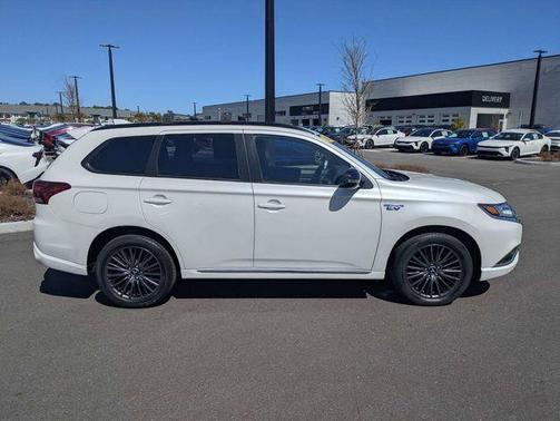 White 2022 Mitsubishi Outlander PHEV GT