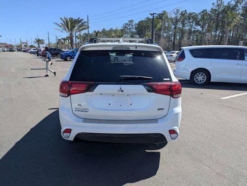 White 2022 Mitsubishi Outlander PHEV GT