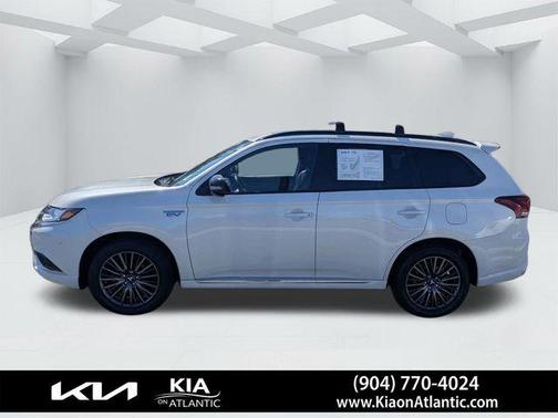 White 2022 Mitsubishi Outlander PHEV GT