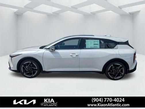 Snow White Pearl 2026 Kia K4 GT-Line