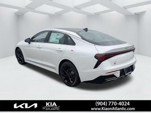 Snow White Pearl 2026 Kia K5 GT-Line