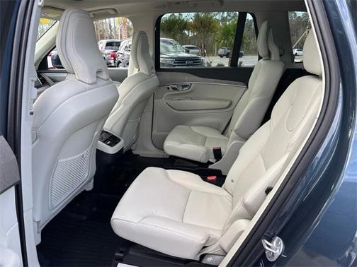 2024 Volvo XC90 B6 Plus Bright Theme 6-Seater