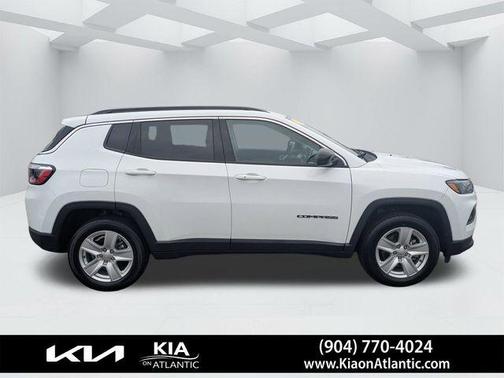 Bright White Clearcoat 2022 Jeep Compass Latitude