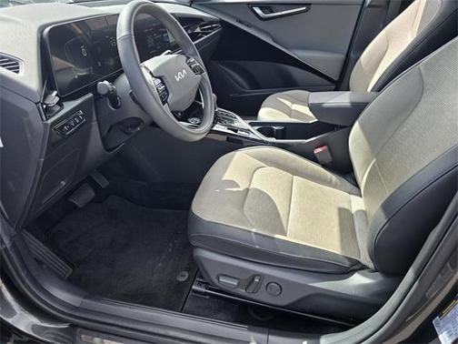 2023 Kia Niro SX