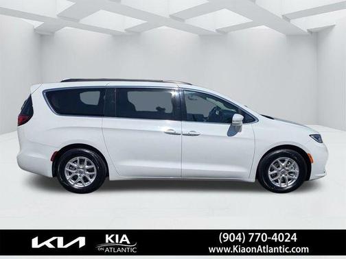 2022 Chrysler Pacifica Touring-L