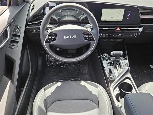 2025 Kia Niro SX