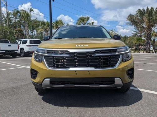 Green 2024 Kia Seltos S