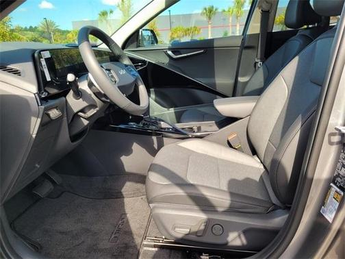 2025 Kia Niro SX