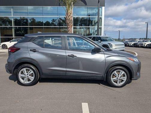 2022 Nissan Kicks S