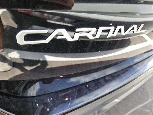 2024 Kia Carnival SX