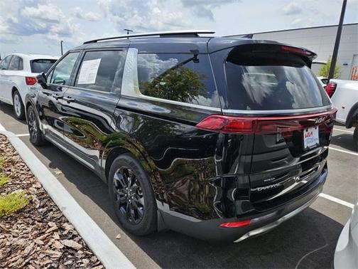 2024 Kia Carnival SX