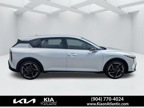 Snow White Pearl 2026 Kia K4 GT-Line