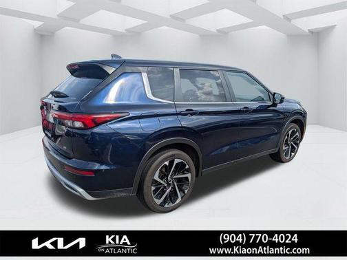 Alloy Silver Metallic 2024 Mitsubishi Outlander SE Black Edition