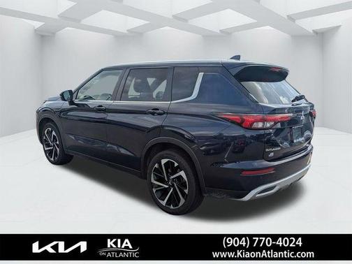 Alloy Silver Metallic 2024 Mitsubishi Outlander SE Black Edition