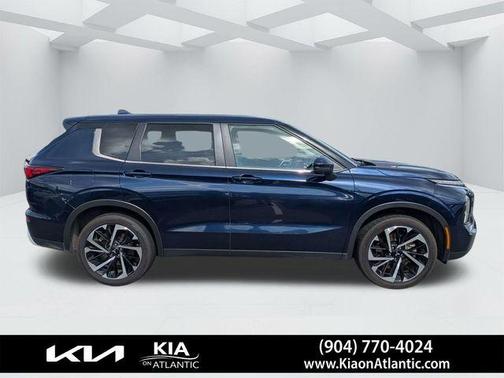 Alloy Silver Metallic 2024 Mitsubishi Outlander SE Black Edition