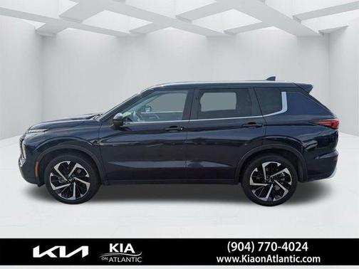 Alloy Silver Metallic 2024 Mitsubishi Outlander SE Black Edition