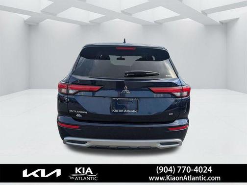 Alloy Silver Metallic 2024 Mitsubishi Outlander SE Black Edition
