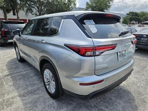 2023 Mitsubishi Outlander ES