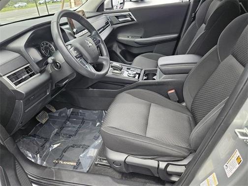 2023 Mitsubishi Outlander ES