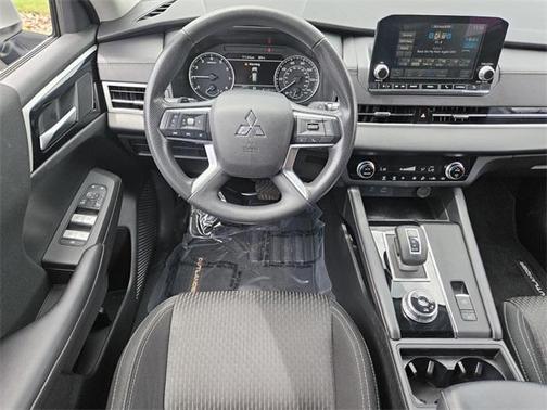 2023 Mitsubishi Outlander ES