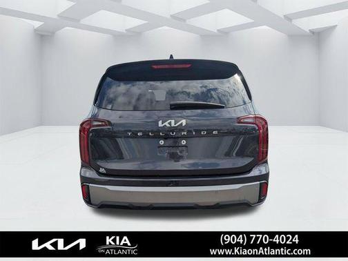 Metal 2025 Kia Telluride LX