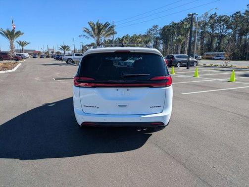 2025 Chrysler Pacifica Limited
