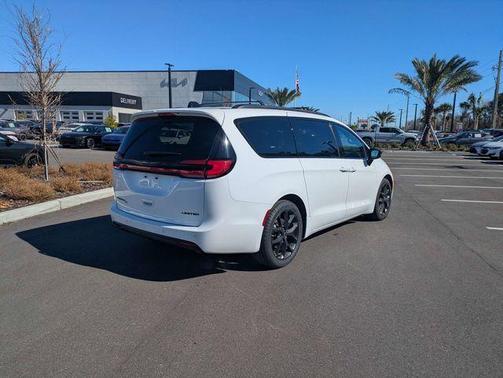 2025 Chrysler Pacifica Limited